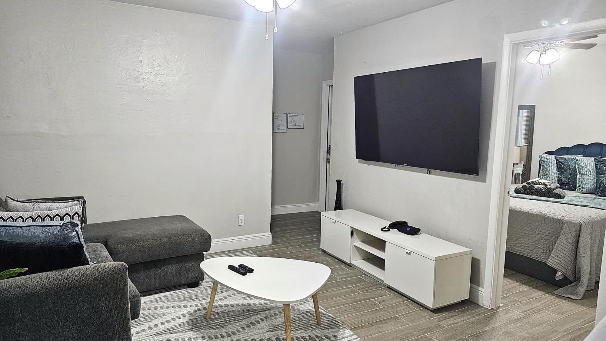 Big Tv Apartment 5 Miles From Hard Rock Casino 好莱坞 外观 照片